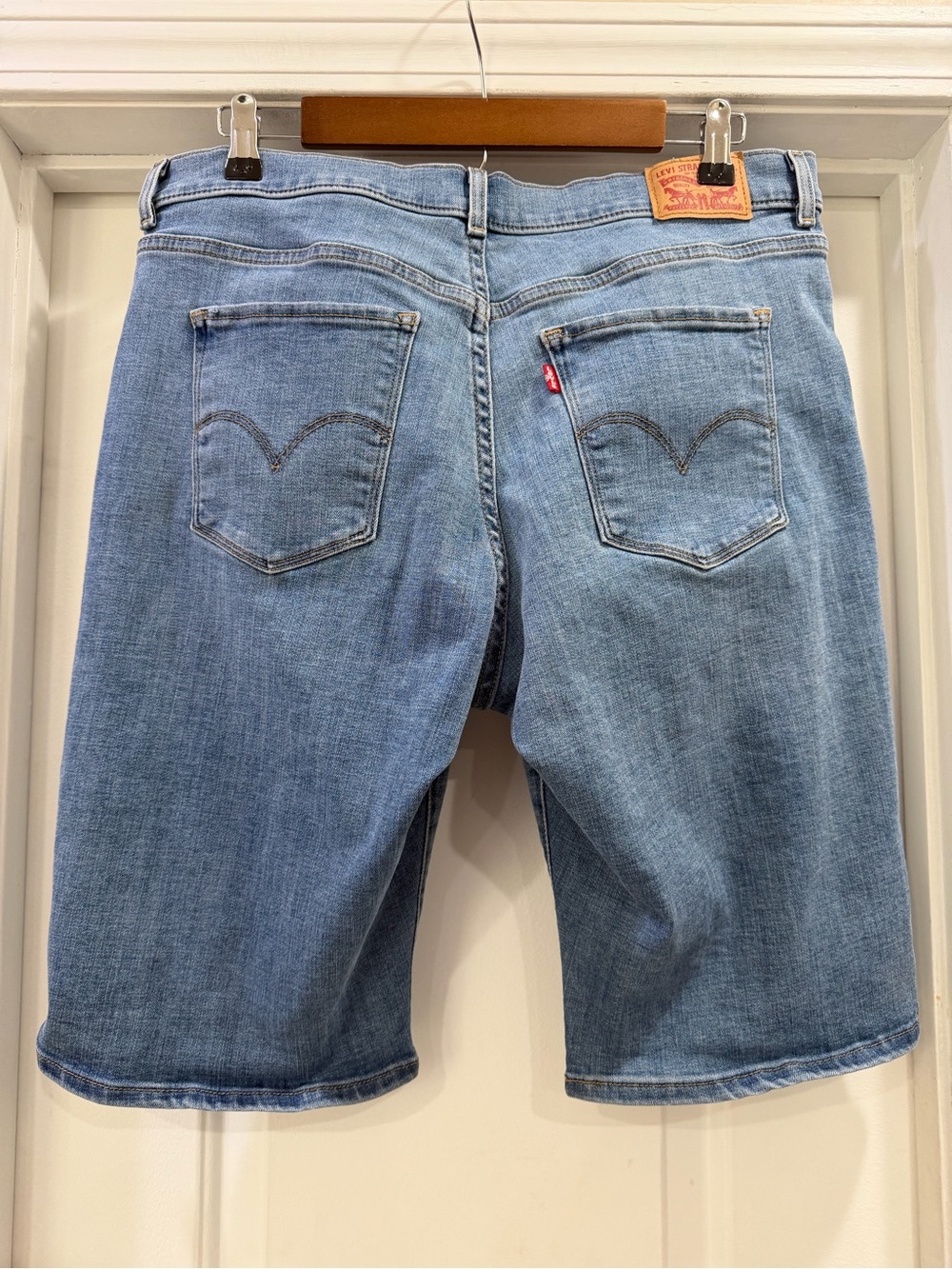 LEVI’S Women’s Distressed Bermuda Stretch Shorts Size 32